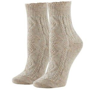 HUE® Lightweight Cable Knit Ankle Boot Socks